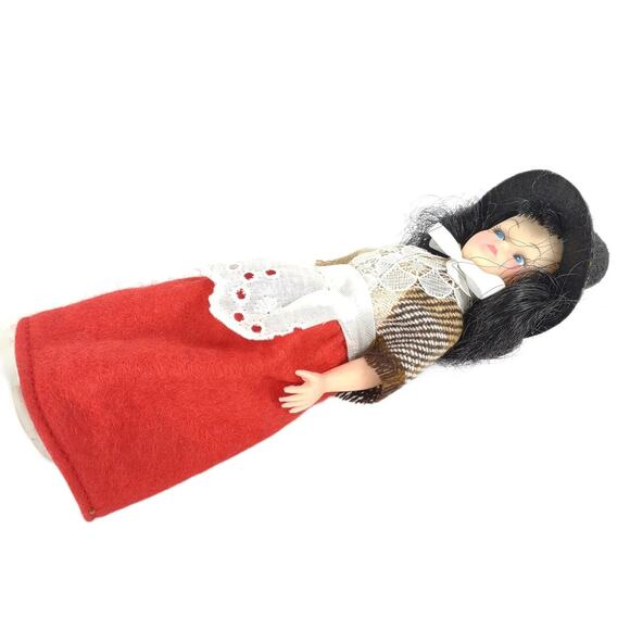 Vintage Gwyneth Doll 8" Doll, Dressed in Wales in Traditional Welsh Costumes - Picture 4 of 5